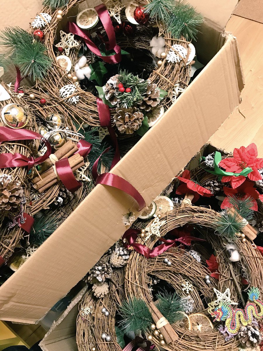 ToniGriggs's tweet photo. #dragoncafe wreaths looking beautiful and ready to go! @TheDragonCafe @GPJ_EMEA #GPJCares #bankside #GPJSE1 #SE1 https://t.co/xVZcpurCnN