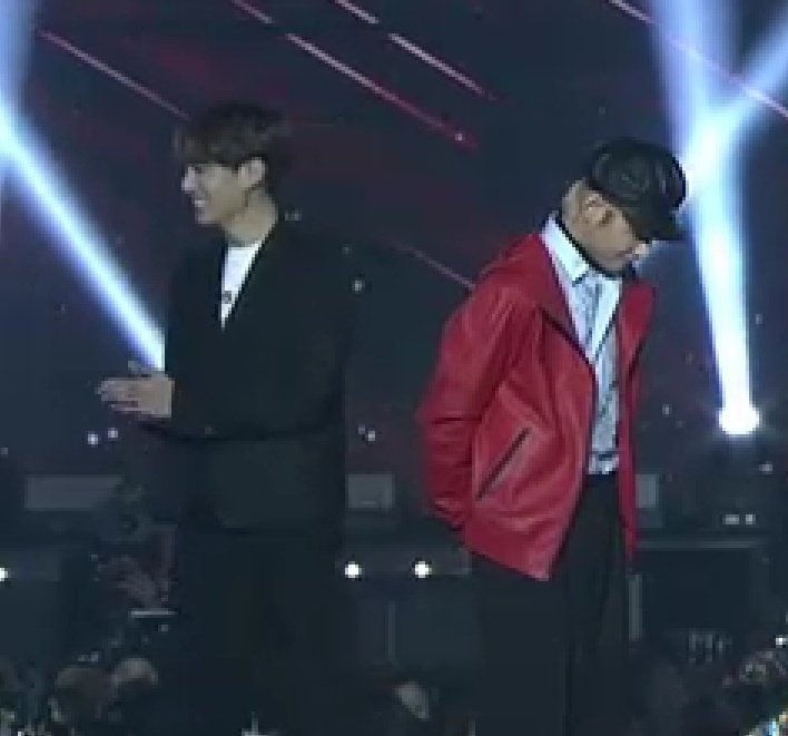dulcetaegi's tweet photo. THEIR REACTIONS WHEN HOSEOK SAID YOU ARE FANS OF A POPULAR GROUP https://t.co/0N5xe2oXer
