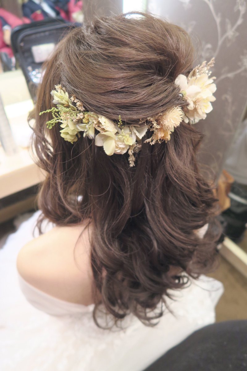 陳小華andrea Chen 19熱門檔期開放預約中 Andreachenmakeupstudio Makeup Artist Newarrivals Bride Prewedding Hairstyles 結婚式 花嫁 ドライフラワー 乾燥花 陳小華整體造型 海外婚紗 海外婚禮 浪漫捲髮