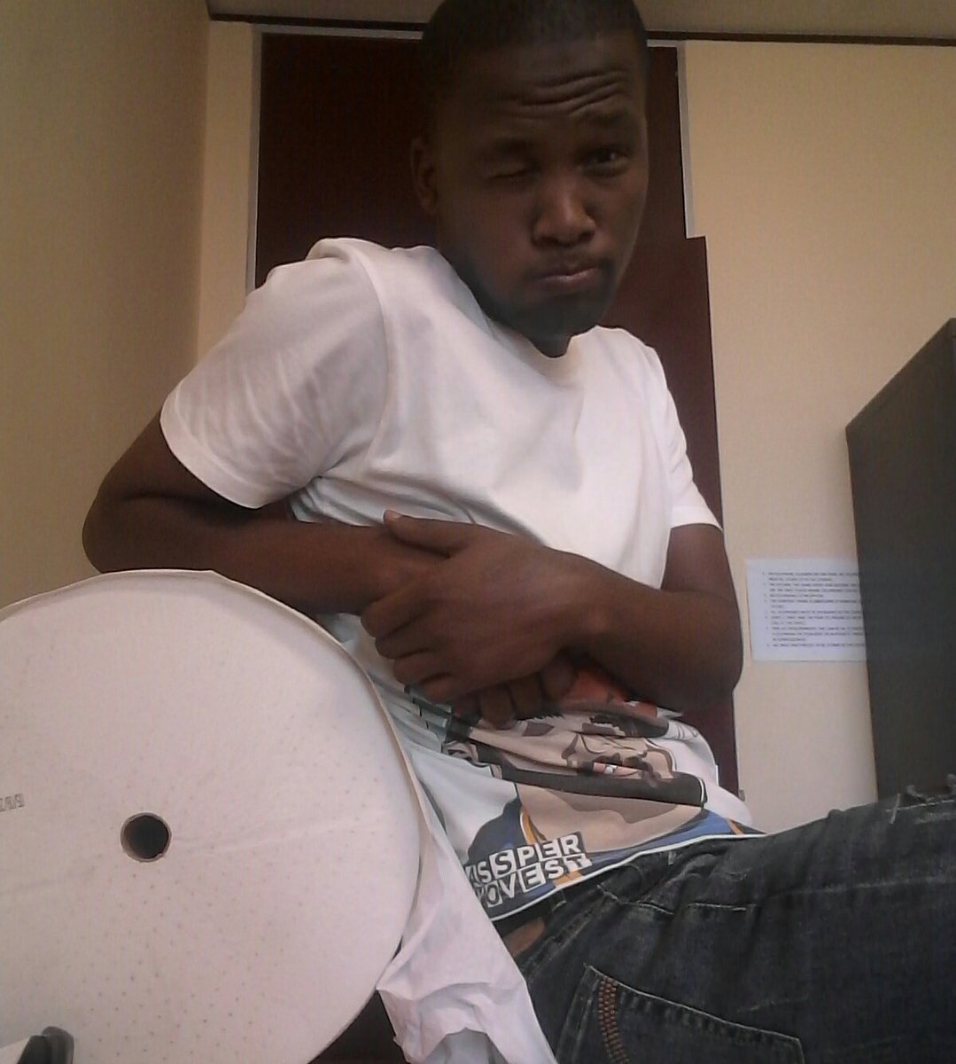 TallTee6's tweet photo. @CassperNyovest "...when they see a newspaper
mina ngibona i2 ply..."

#HaseMoStates
#SweetAndShort https://t.co/xRYaj5uCCD