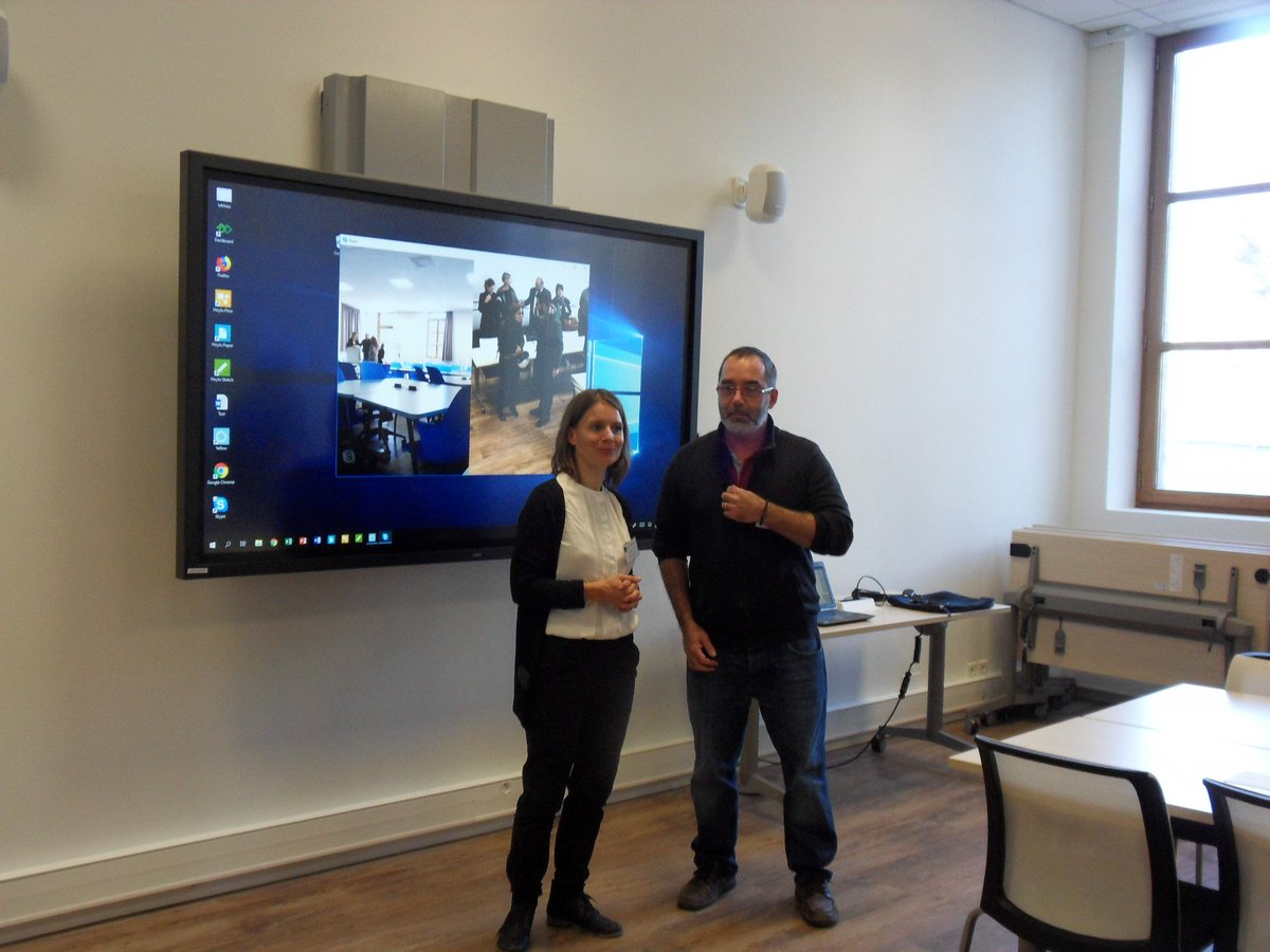 InstitutAgroMtp's tweet photo. Double coupé de ruban hier à l'@rchipel_fr et l'Agroforum sur le campus de La Gaillarde avec @gilleshalbout et Anne-Lucie Wack, suivie d'une visite guidée avec @SarahClerquin de la salle immersive et des nouvelles salles pédagogiques connectées inaugurées avec @COMUE_LRU https://t.co/3qrS54YMKD