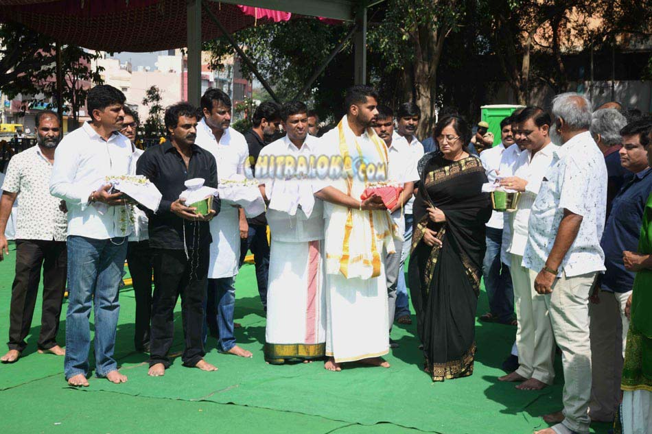 chitraloka's tweet photo. Ambareesh Asthi Pooja Gallery
Click Link - https://t.co/ShgsXjtUr9
#Chitraloka #Ambareesh #ambareeshfinalrites https://t.co/qfNpEwLywL