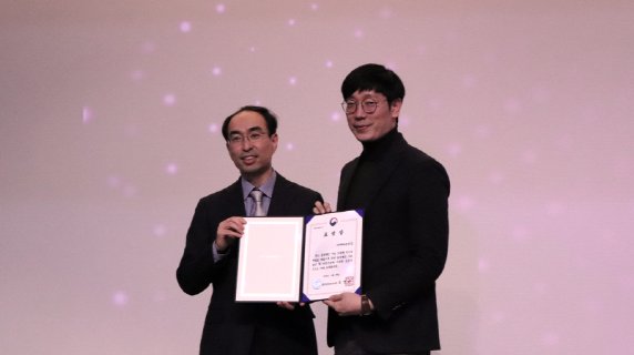 【Dbit News 디비트뉴스】
아이콘루프, 과기정통부 장관상 수상…'블록체인 발전 기여'
#암호호폐 #비트코인 #블록체인 #선팔맞팔 #가상화폐 #디비트  
thedbit.com/news/3472