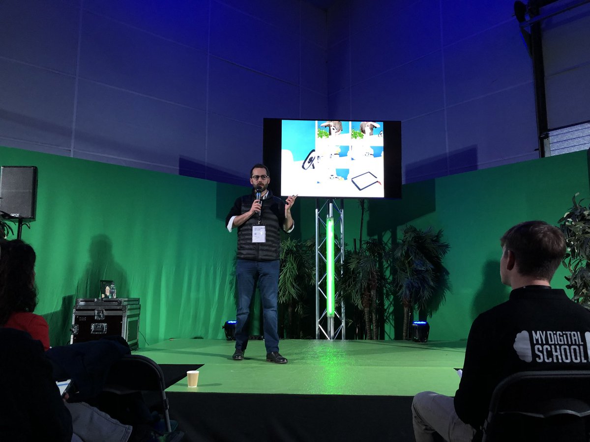 🌱Scène #BreizhCop🌱 Beaucoup de monde ici pour écouter <a href="/GuillianGraves/">Guillian GRAVES</a> nous parler de biodesign ! #revonslefutur #360Possibles