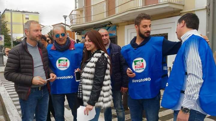 MolaroRoberto's tweet photo. #IERINOIBERLUSCONIANI 👋😀✌️ https://t.co/TkpTCNyjmY