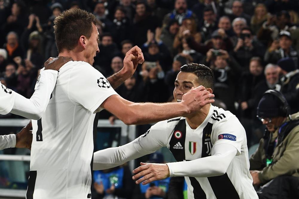 C'era una volta #mister "#nogood": con #Ronaldo si può solo sorridere 1️⃣7️⃣🦓7️⃣⚪⚫➡️ http://bit.ly/2KCXRqU
#MarioMandzukic #MisterNoGood #Marione #Onnipotente #CristianoRonaldo #CR7 #MM17 #Juventus #ChampionsLeague #Ottavi