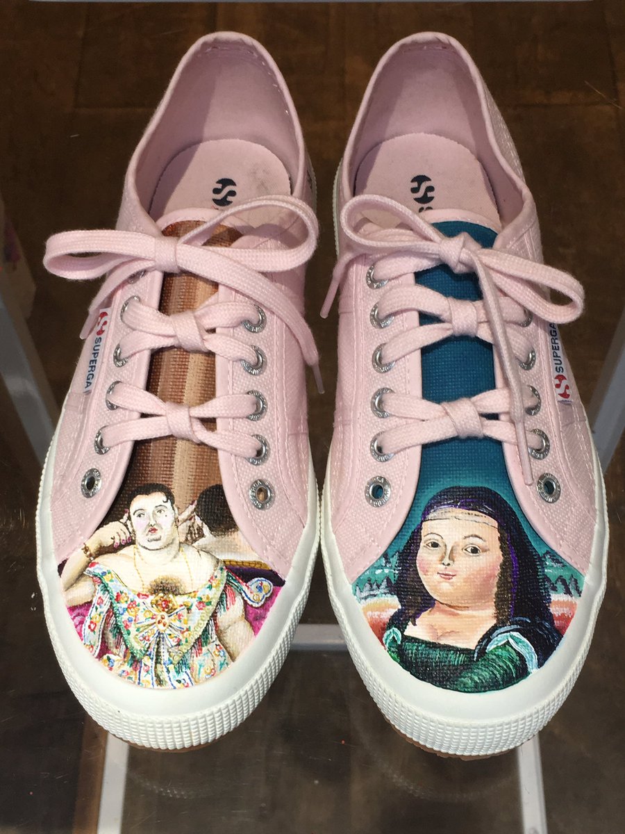 SissyK91's tweet photo. A tribute to #BOTERO ❤️🎨
I think this is my absolute #masterpiece but as you never stop improving in this job, I’ll look forward to get better and better 💪
#sneakers #colombianartist #fernandobotero #artist #handpainted #italianartist #london #madebyme #margheritArt #monalisa https://t.co/K3KNwjDBs7