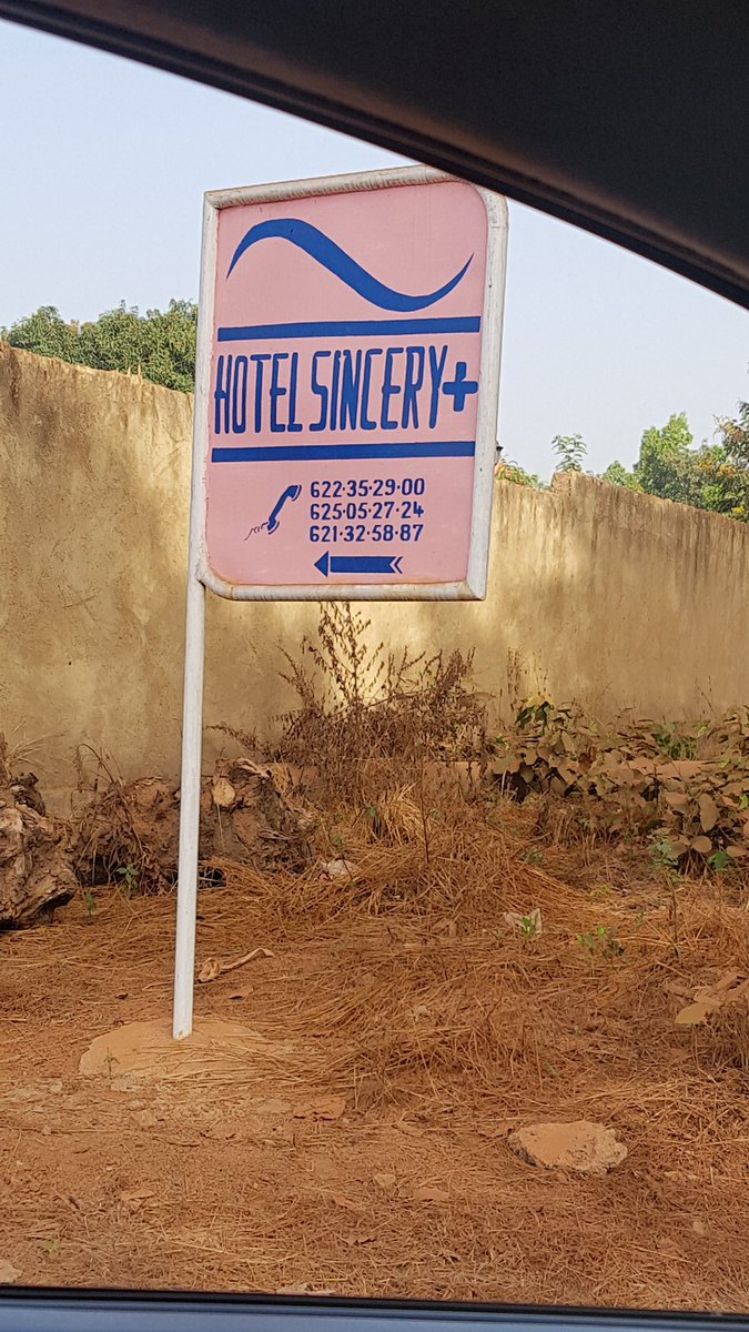 Bonjour chers Twittos. Bien dodo? Moi très bien.L'hôtel Sincery a fait le job.Très bon acceuil, espace clean, chambre avec télé, frigo , bureau , placard , chauffe eau ....bref c'était bien. #Dabola #Roadtrip  #HauteGuinée