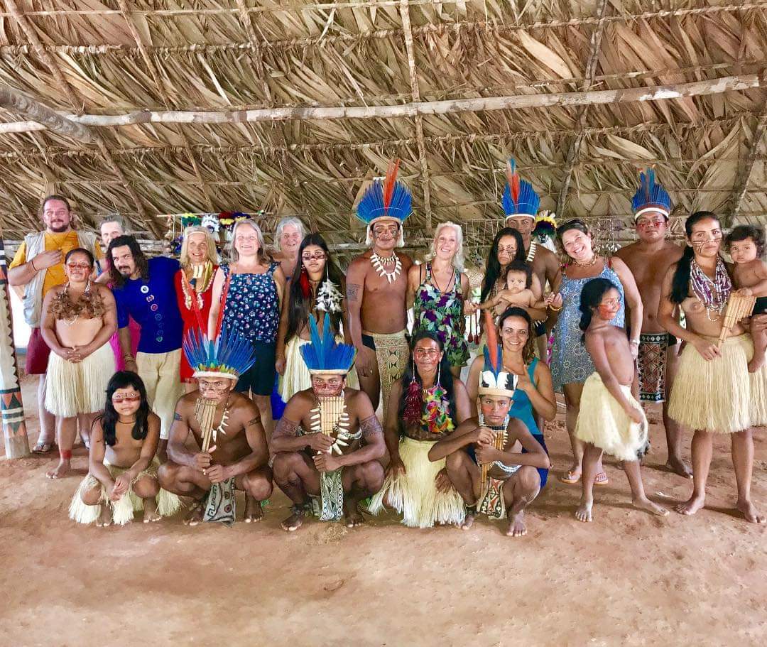 Despertar de Amor (Awakening to Love). Some of our teachers learning #indigenous wisdom sharing Heart Of Living Yoga in the Brazilian Rainforest ❤ #livingintheheart #heartoflivingyoga #sacredpilgrimage #rainforest #heartpractice