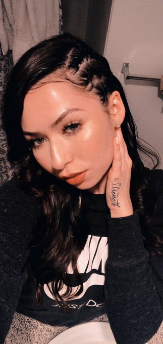 Trying to master the art of doing my edges right. https://t.co/IzPTQ9YwLp<a href="/tag/eatyourheartout"class="tags"><span>#eatyourheartout</span></a>