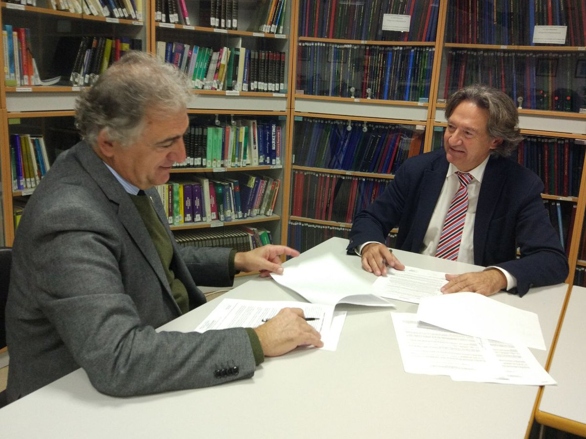 EadeUniversidad's tweet photo. #noticiasEADE
Estamos de enhorabuena: hemos firmado Convenio de colaboración con @juliovmelgarejo para que nuestros alumnos de Comunicación realicen prácticas en la empresa de Eventos DZ3 Málaga.
¡Una gran oportunidad para nuestros alumnos!
#formación #empresa #prácticas https://t.co/WzSJMq9bSy