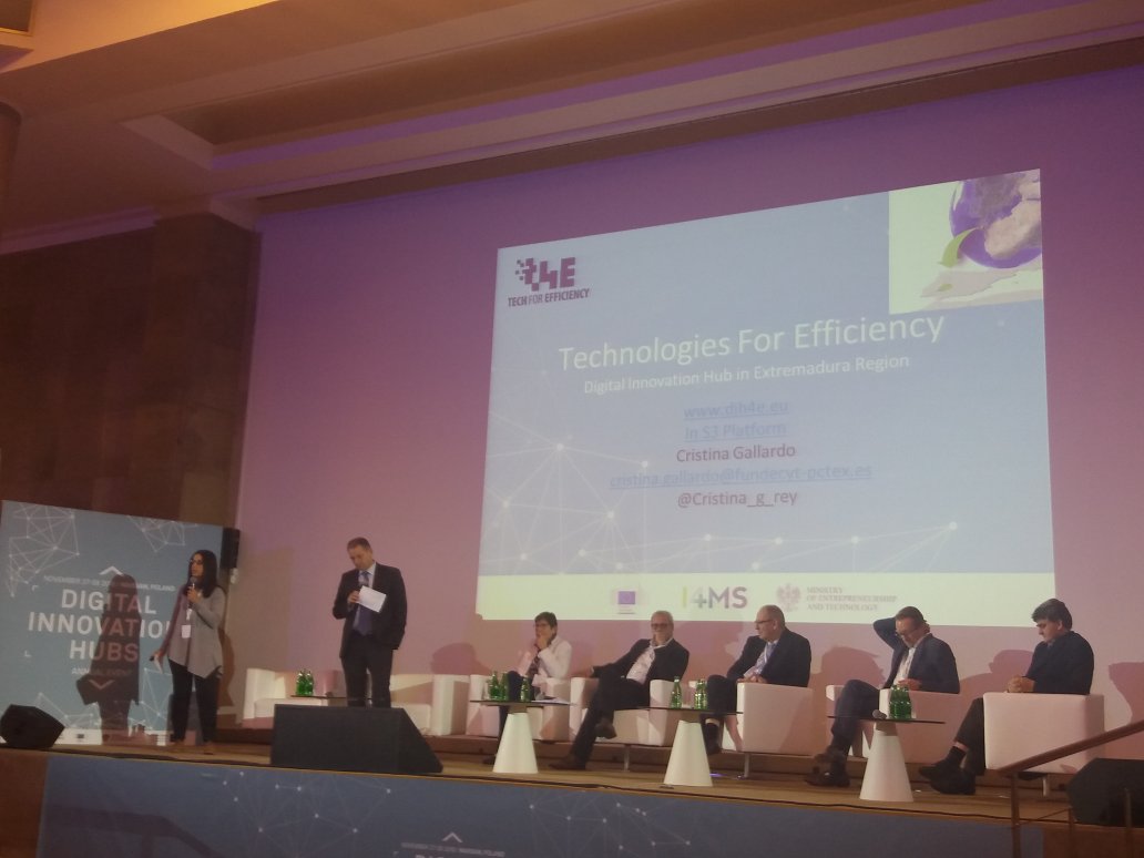 marianomoran's tweet photo. En el #DIH18 atendiendo a la experiencia de @Cristina_g_rey de @FundecytPCTEX Technologies for efficiency https://t.co/RowEIKXw7e