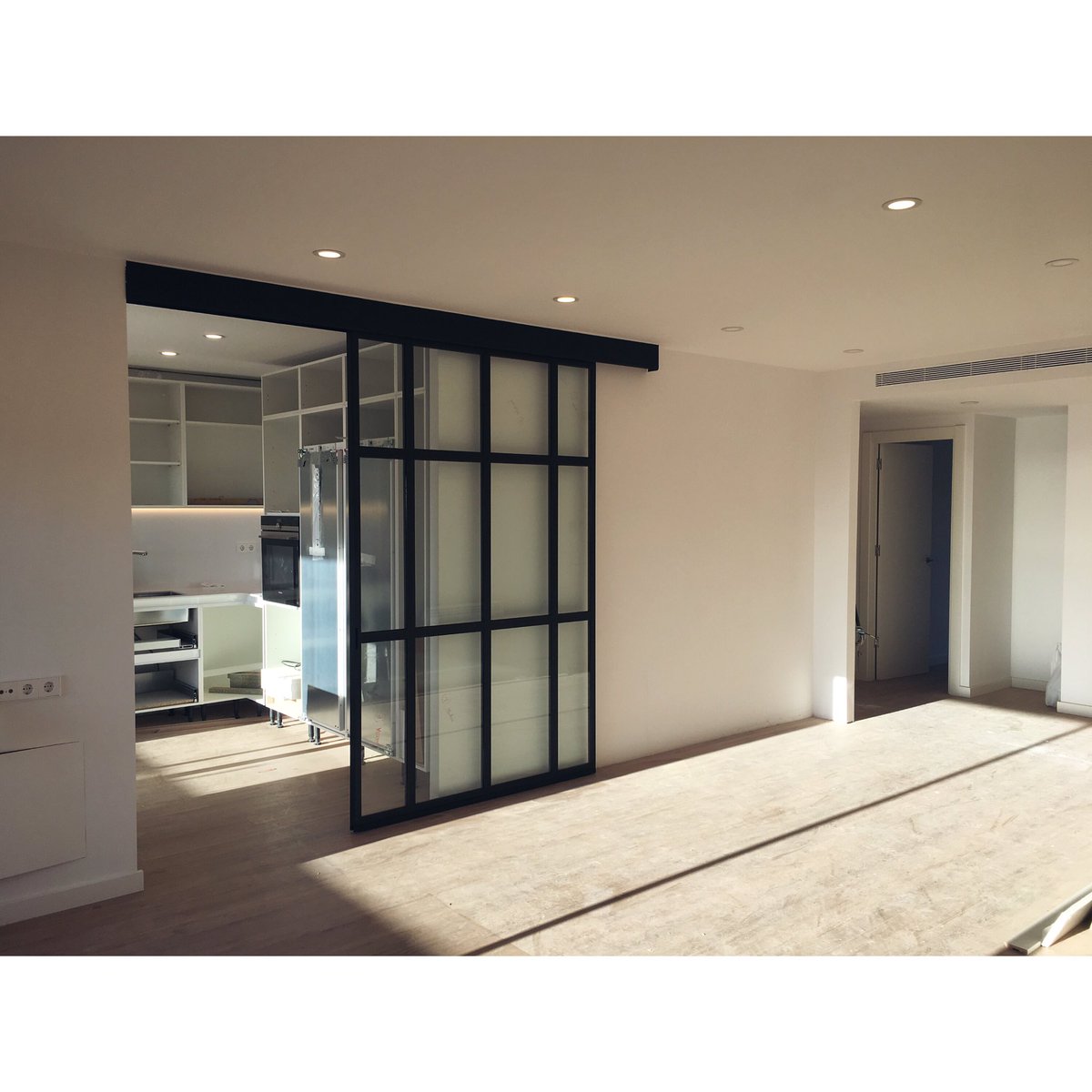aurumimmobles's tweet photo. Remats finals per entregar la obra. | Remates finales para entregar la obra.
#aurumimmobles #arquitectura #arquitecturabarcelona #architecture #construccion #diseño #arquitecturainterior #homedesign #interiorism  #reformas #reformasintegrales #reformainterior #puertadehierro https://t.co/EKIeezPyhz
