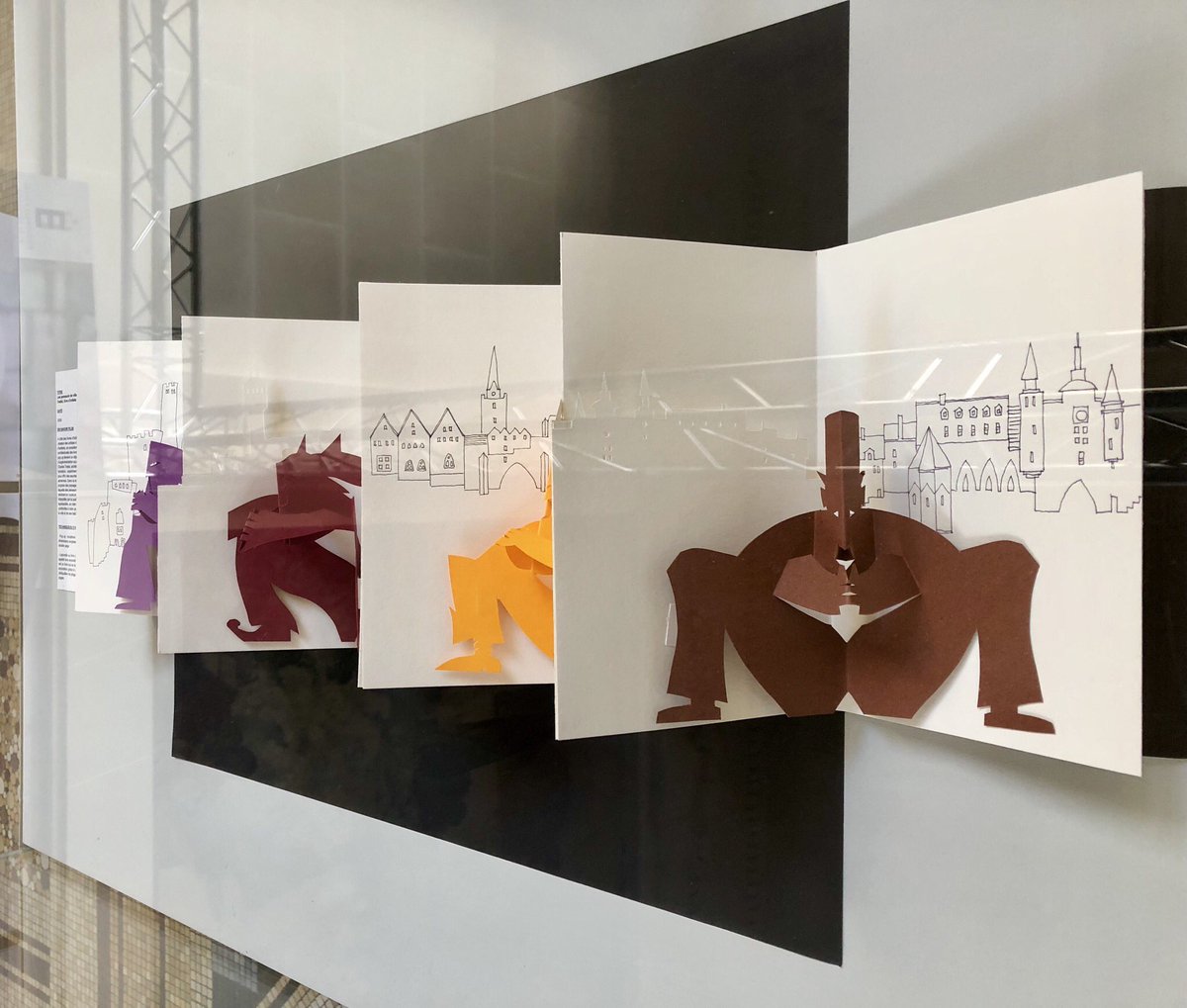 Catthestar's tweet photo. L’ #Expoflash #1jour1livre présente un livre d’artiste de l’architecte Jean-Charles Trebbi. « Les penseurs de ville » occultent largement l’espace du paysage urbain. Un #popup pour réfléchir à notre perception de la ville #LaBEP @bib_toulouse https://t.co/tT7vo5lcRa