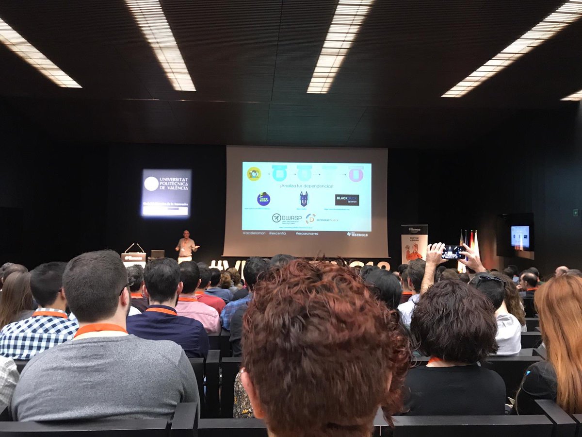 Onestic's tweet photo. “Once upon a time...” @acaleromon from @excentia at @vlctesting
#onestic #onesticteam #testingsoftware #onesticevents #ecommerce #shoponline #vlctesting #vlctesting2018 #sponsor #excentiaVLCtesting https://t.co/rU4nsxKXJq