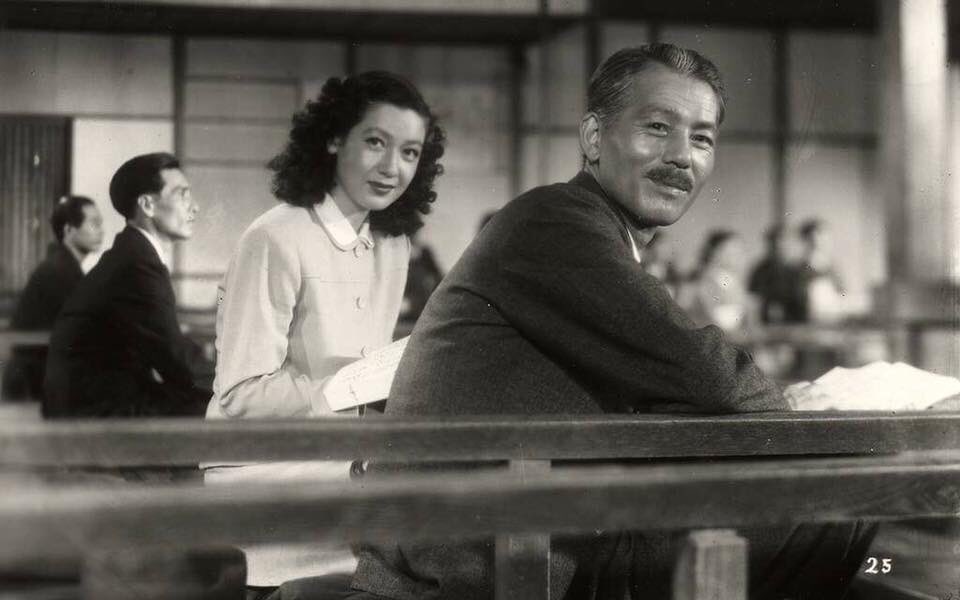 Japon yönetmen Yasujiro Ozu’nun ‘Norika’ üçlemesinin ilk halkasını oluşturan Late Spring (1949), #KeşfetmeninKeyfi’nde! bit.ly/2PXiAvL