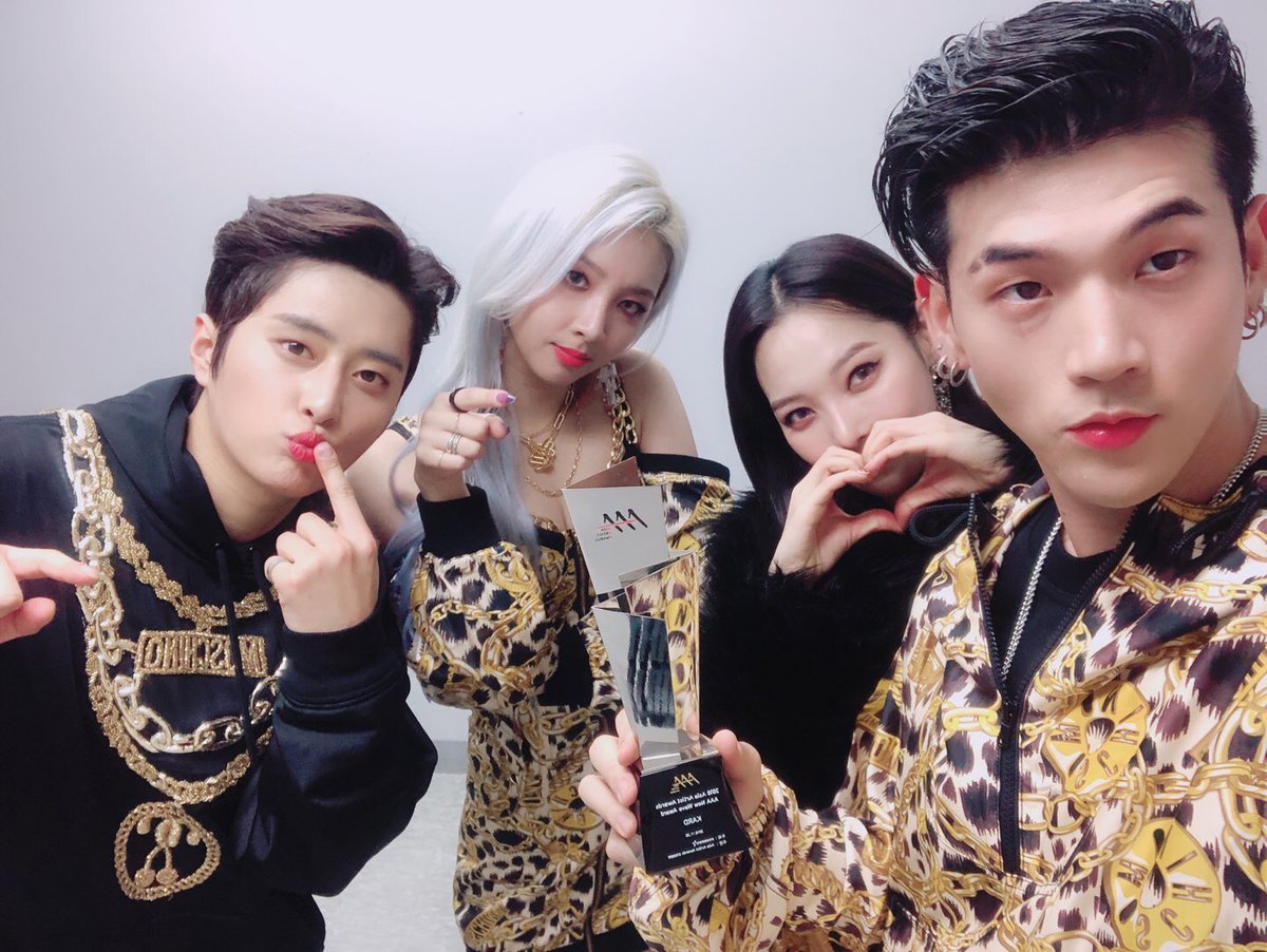 KARD_Official's tweet photo. [#KARD] KARD가 2018 Asia Artist Awards 에서 뉴웨이브 상을 수상했습니다!
🎉🎉🎉🎉🎉🎉🎉🎉
모두 히든카드 덕분이에요 고마워요 히든이들🖤❤️🖤❤️
#KARD #AAA #HIDDENKARDTHEBESTKARD https://t.co/o6OOtiQwmS
