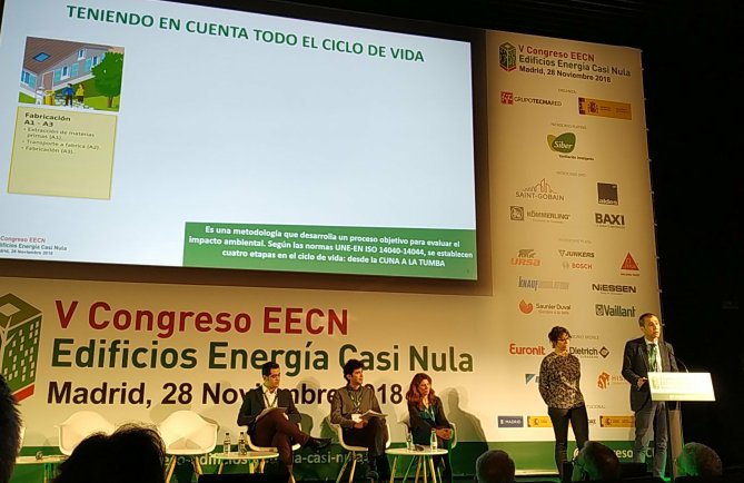 ISOVERes's tweet photo. Nuestro compañero @nicolasbermejop de @SaintGobainES y @ISOVERes habla sobre #SGsave en el #CongresoEECN5
#Madrid #aislamiento #sostenibilidad #EECN https://t.co/x3CAbqJ5G1