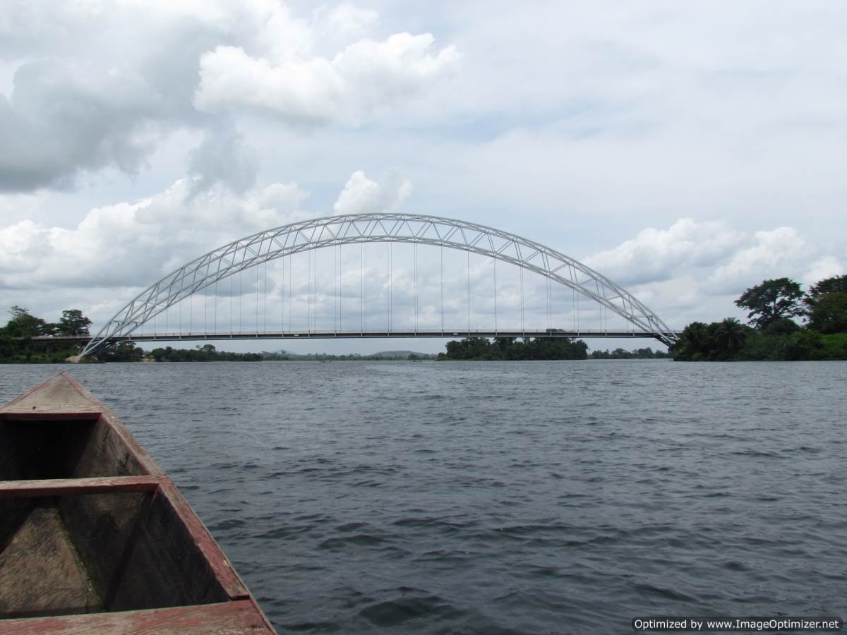 ghanarecords's tweet photo. #LongestRiver in Ghana. The Volta River is the longest river in Ghana and also by far the longest river that is completely in the country, being a total length of 994 miles (1,599 kilometers). #Ghanabookof #Ghanarecords #Ghana https://t.co/srn7pF4efD