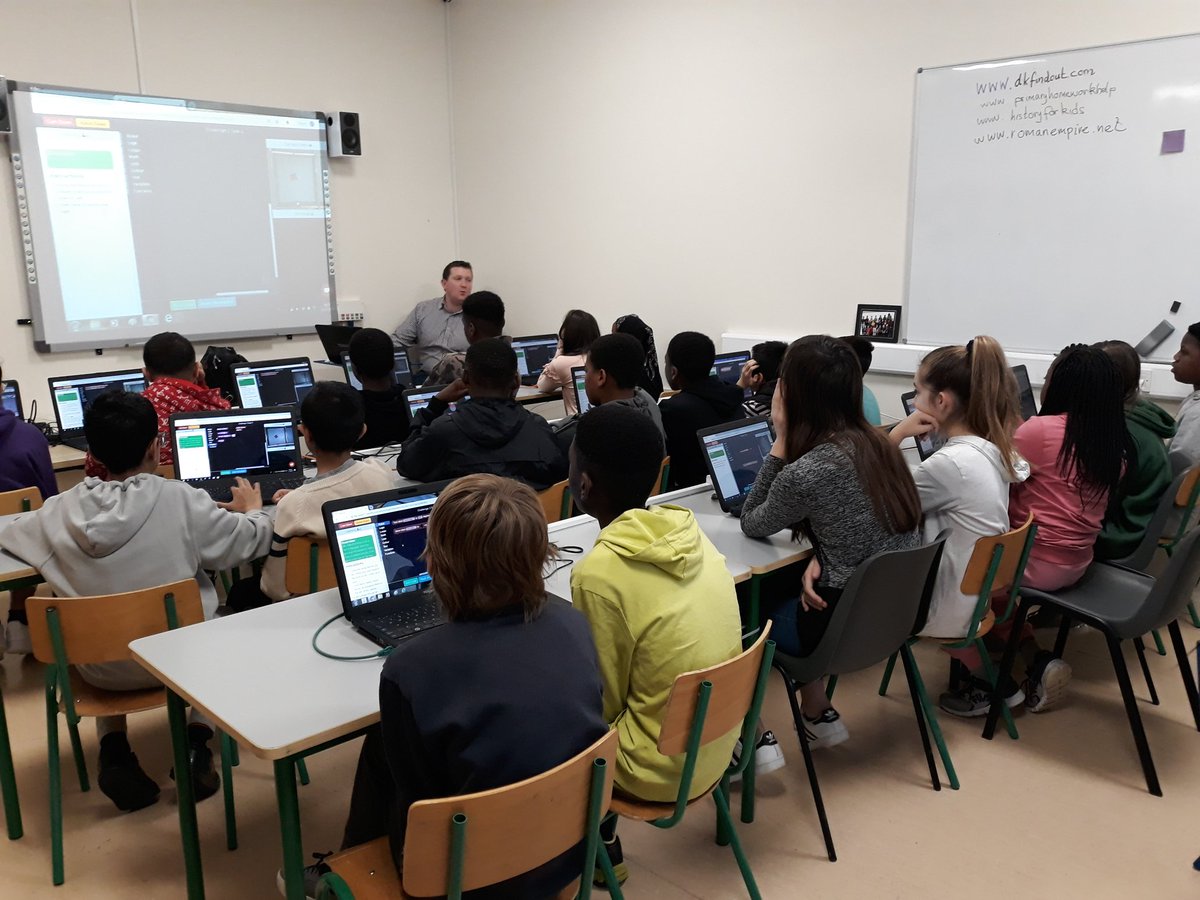 BalbrigganETNS's tweet photo. 6th and 5th classes are enjoying coding with @RobotifyLabs today for #stemweek2018. https://t.co/vLVjzEaGSu