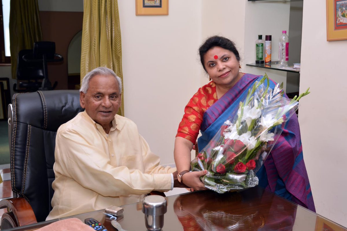 DrJyotiKiranBJP's tweet photo. Meeting with H.E. sh.kalyan Singh ji for presentation of 5th SFC's final report. https://t.co/tI24HGcu1T