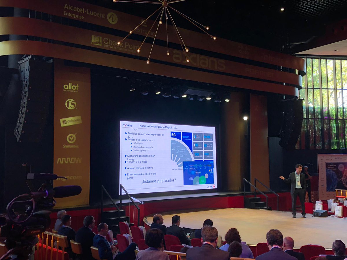 Axians_ES's tweet image. Luis Roy, Director del Depto. de Desarrollo de Negocio e Ingeniería Preventa, presenta las líneas generales de los grandes retos y avances de la #tecnología en los próximos 5 años y en los que #Axians ya está trabajando para ofrecer servicios de vanguardia a sus clientes.