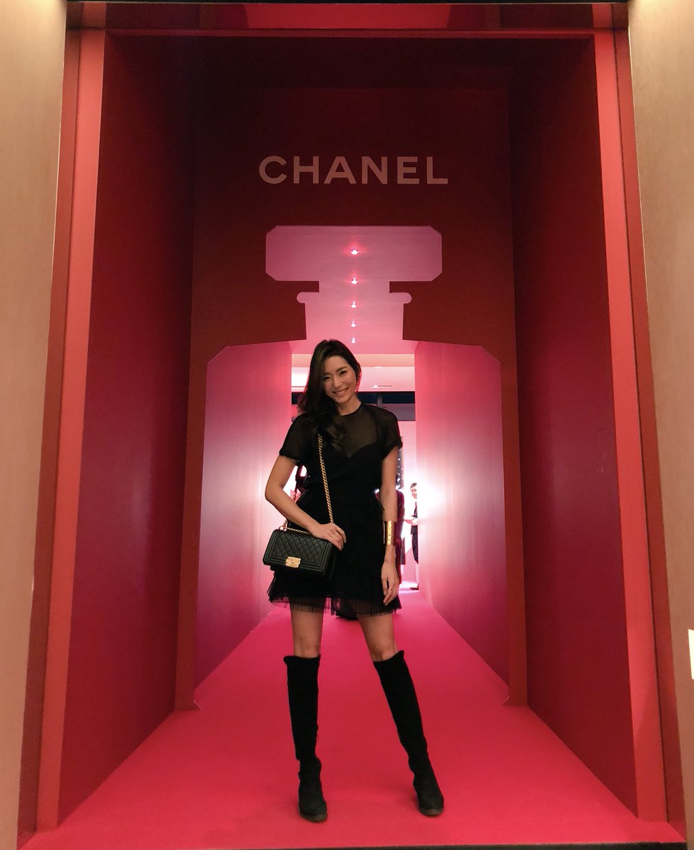 福田萌子 Ar Twitter Chanelの写真展へ エンターテイメントな空間でありシャネルの世界観に引き込まれました 2枚目のお写真 可愛すぎて待ち受け画面にしちゃった 銀座シャネルビルの4階で12月25日まで入場無料で開催しているので遊びに行ってみてね