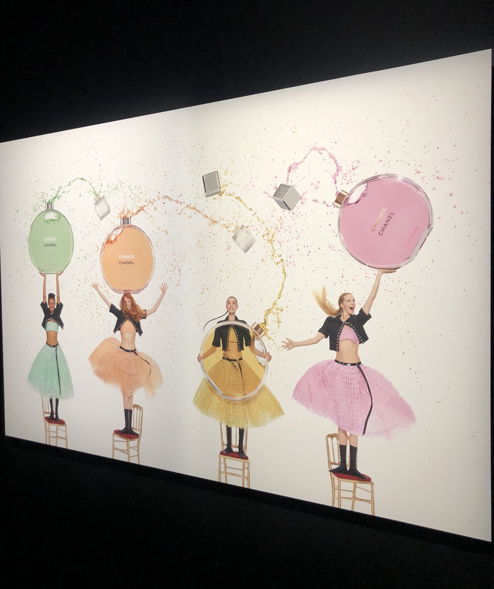 福田萌子 Chanelの写真展へ エンターテイメントな空間でありシャネルの世界観に引き込まれました 2枚目のお写真 可愛すぎて待ち受け画面にしちゃった 銀座シャネルビルの4階で12月25日まで入場無料で開催しているので遊びに行ってみてね