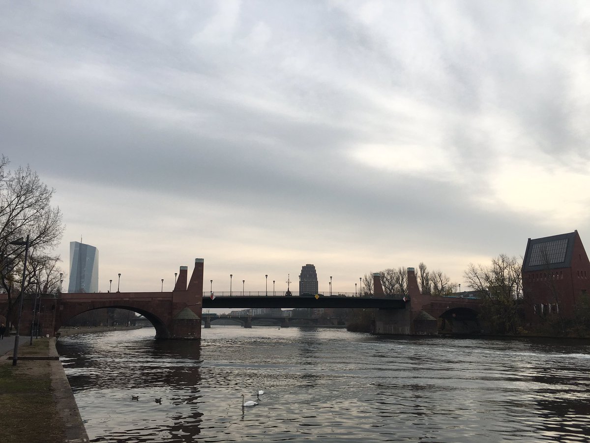 bcohenhadad's tweet photo. #SMEs 45mn ⏰ walk 🚶‍♂️❄️ to arrive in good shape 😇 to represent @SMEunited and @CPMEnationale at the 10th meeting of #ERPB in @Stadt_FFM @ecb 💳 💻📱 mens sana in corpore sano 👍#instantpayment #cards #sepa https://t.co/hXhz2Y6llD