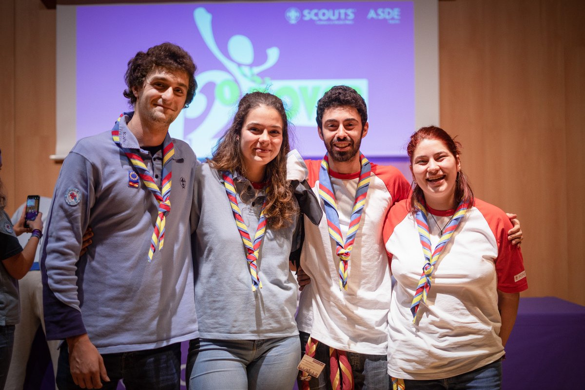 scout_es's tweet photo. Nieves, Pedro, Ángela y Luis son los y las Representantes Rovers para 2019. ¡Enhorabuena! https://t.co/9APbAKscn1 ⚜️🖖 https://t.co/fDjU3JcMrl
