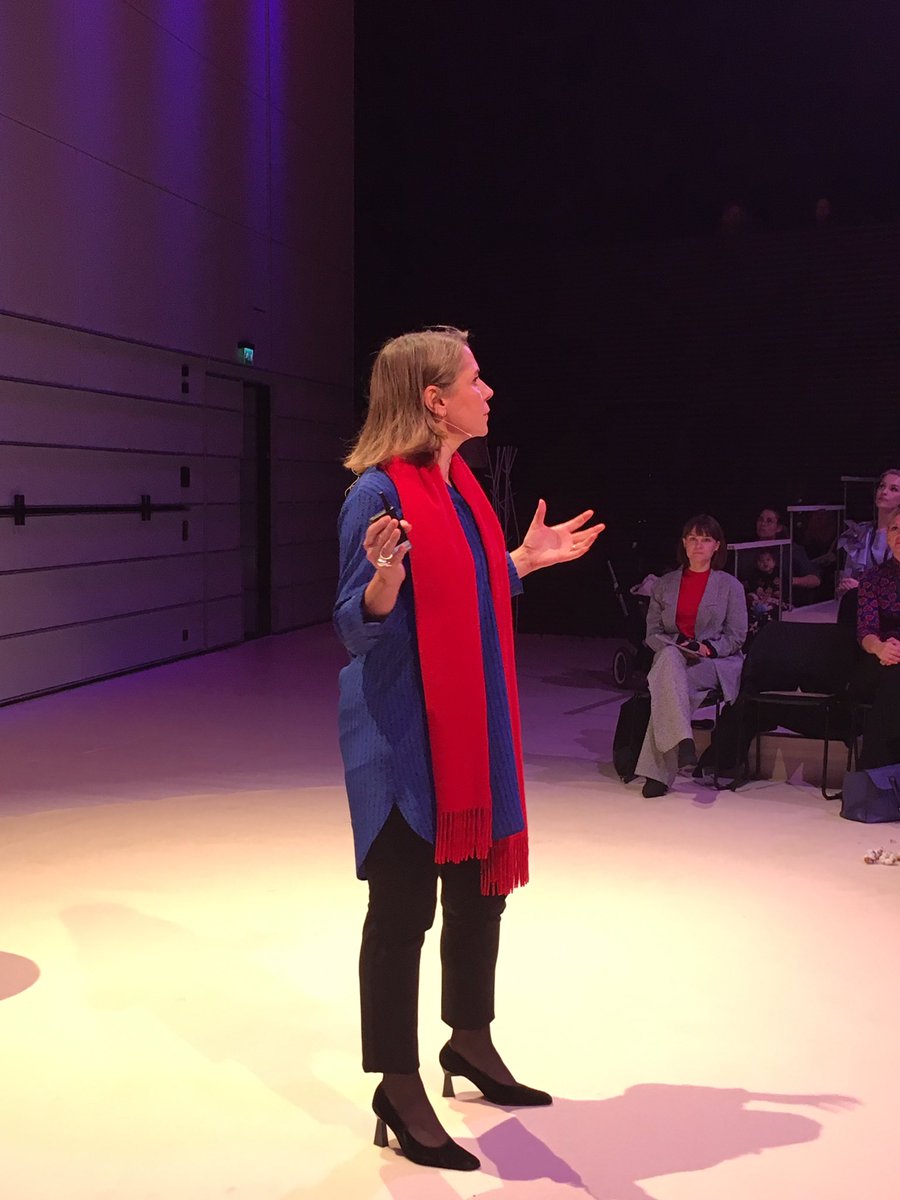sarigranni's tweet photo. Oli se sitten vessapaperi tai lasten kurahaalarit, ilman tarinaa ei voi menestyä, mikä on sinun tarinasi? #Tekstiilinjamuodinpäivä ssä hienoja, hauskoja ja mieleenpainuvia esimerkkejä nyt @BjorklundElina ja #BruceOreck https://t.co/rntx4jNcV3