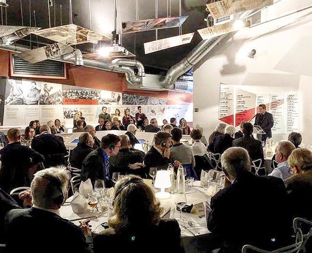 Hier soir, au Bastogne War Museum, j'ai été amené à prendre la parole pour expliquer comment, moi dont le père a été fusillé avec 7 autres jeunes hommes le 21 décembre 1944 par la Gestapo, j'ai réussi à passer de la haine à l'égard des Allemands à une vr… ift.tt/2FN1SKA