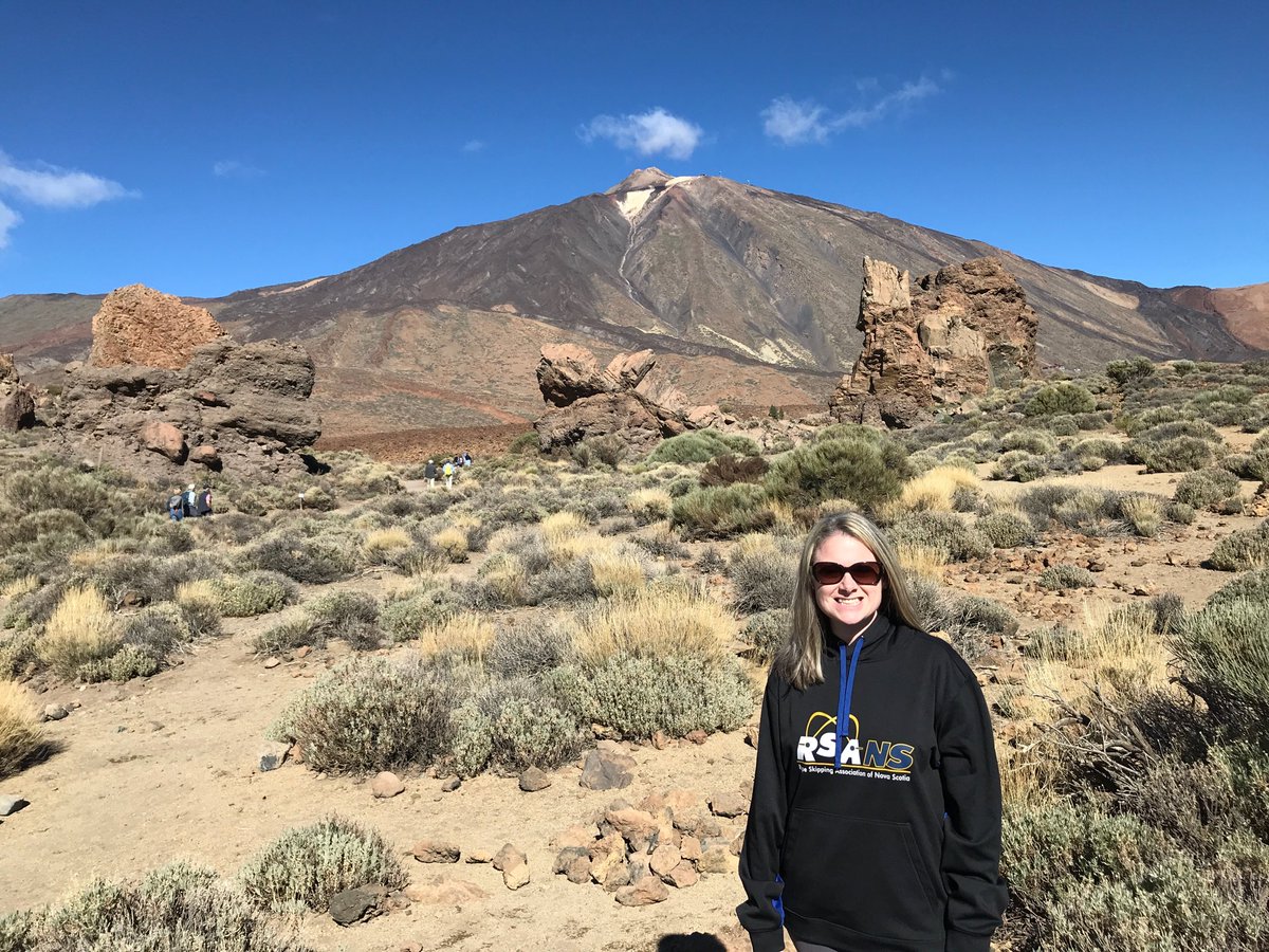 smiles412's tweet photo. Didn’t bring a jump rope, but have my RSANS sweater 😜 #skip #mtteide #Tenerife ⁦@RopeSkippingNS⁩ https://t.co/g3FPEP51l8