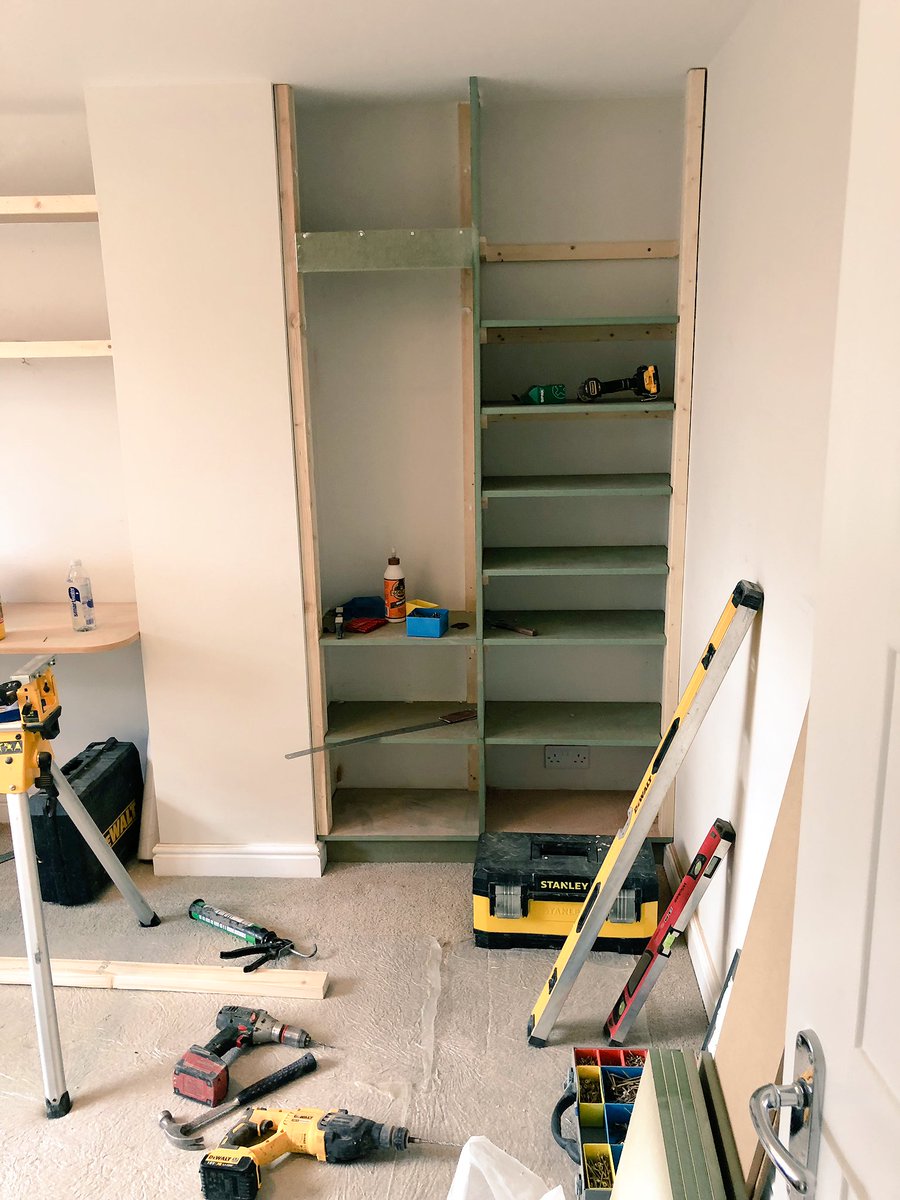 Having completed the construction of the desk and shelving, we now move onto the built-in wardrobe.
#joinery #builtinwardrobe #HomeImprovement #bespoke #Carpentry
