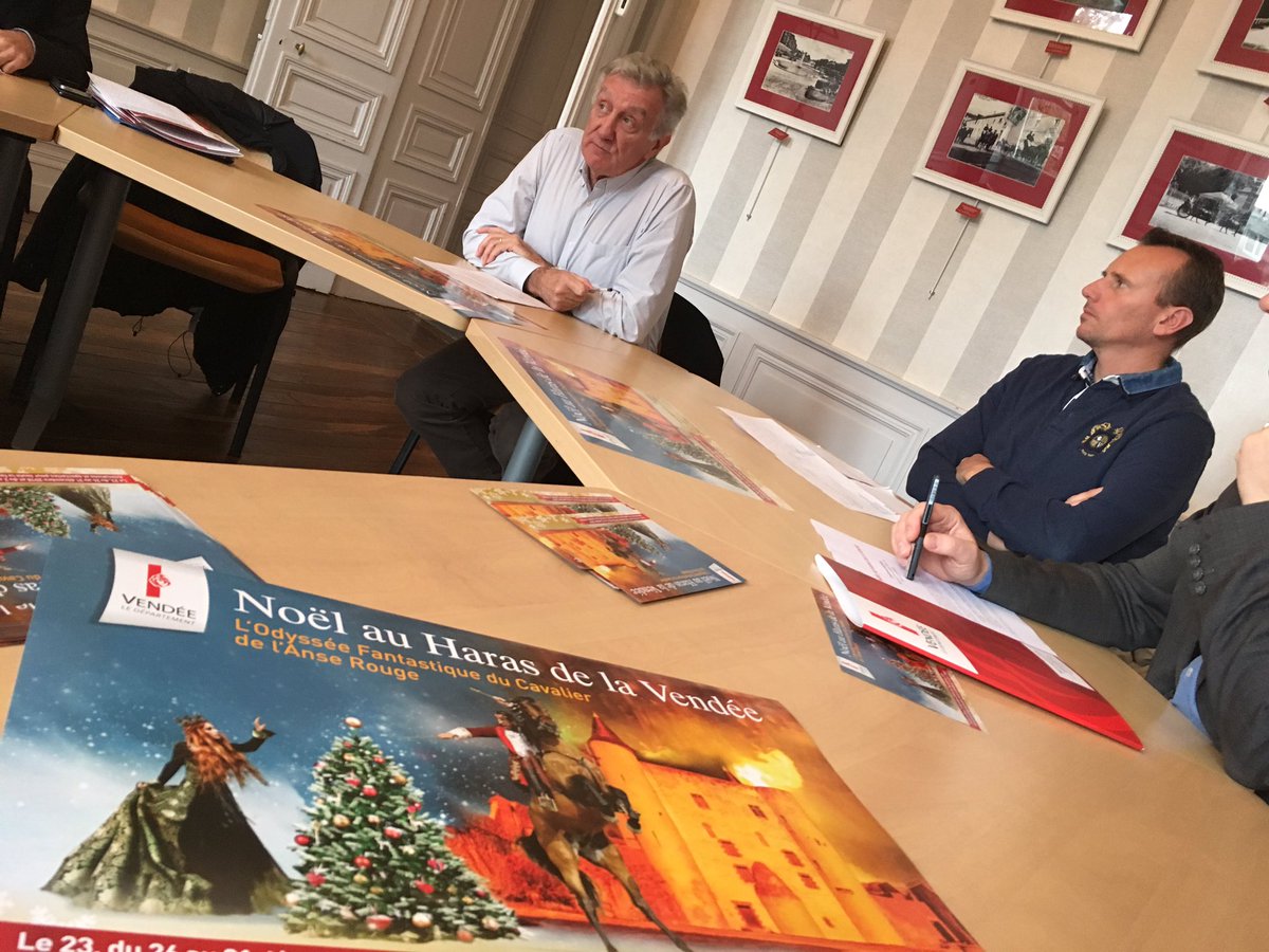 DepVendee's tweet image. #Noel au Haras de la Vendée #présentation par François Bon vice-pdt @DepVendee #culture « 19000 visiteurs en 2017» avec notamment le grand spectacle équestre L’Odyssée Fantastique du Cavalier de l’Anse Rouge. Vous pouvez dès maintenant réserver vos places evenements.vendee.fr