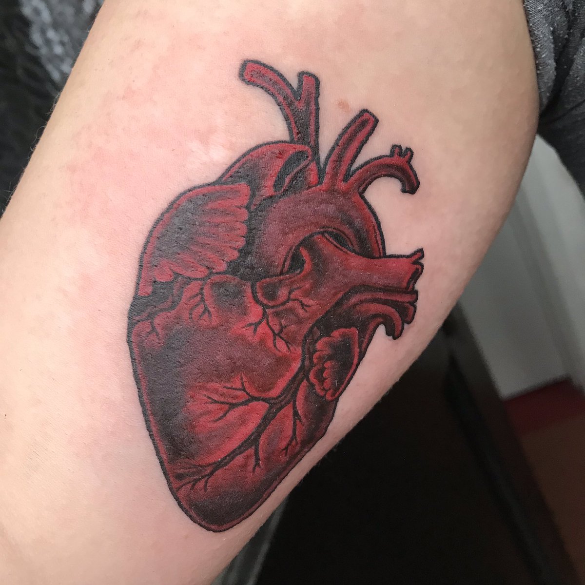 LoraMaze's tweet photo. A lovely piece for Chelsea yesterday! I have space for tattoos next week but very limited Saturday spaces for the rest of the year 📩 lora.maze.design@gmail.com to book in @PolarisTattoo ✨ @Dubhe_Hitchin ✨ #hitchin #hertfordshire #hertshour #heart #tattooartist https://t.co/a361oYJqdu