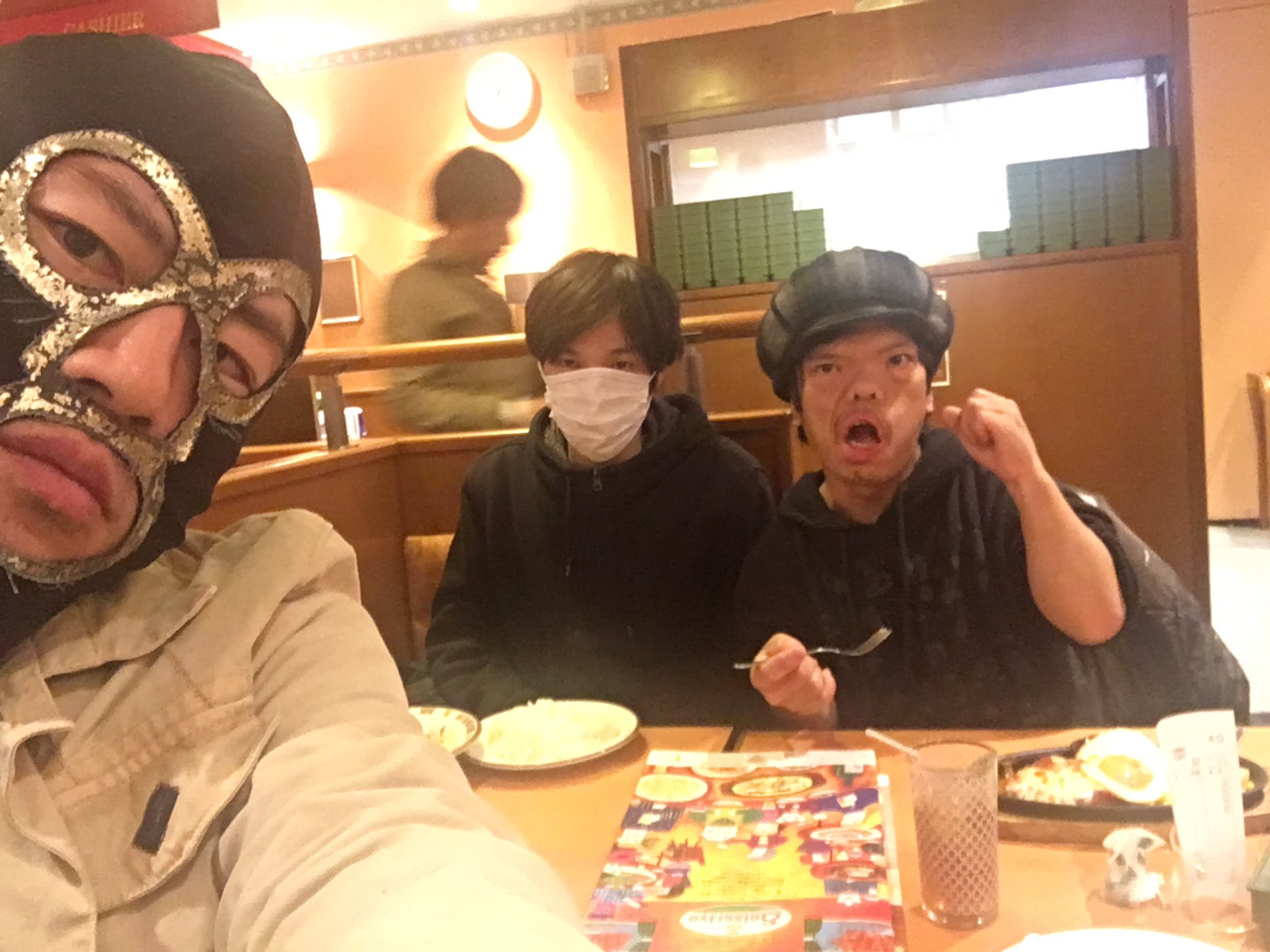 横山緑 on Twitter "50万のぽんちゃんと所持金2千円しかないジャワ原人とサイゼリヤで飯食べて今後の人生