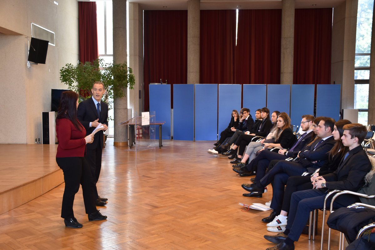 ModelUNations's tweet photo. Grazie @ItalyinChina e @PechinoIic per aver organizzato l'incontro con gli studenti @ModelUNations in rappresentanza delle università italiane partecipanti a #NMUNCHINA2018 @UniLUISS @Unibocconi @Unicatt https://t.co/PwRJ8RBswF