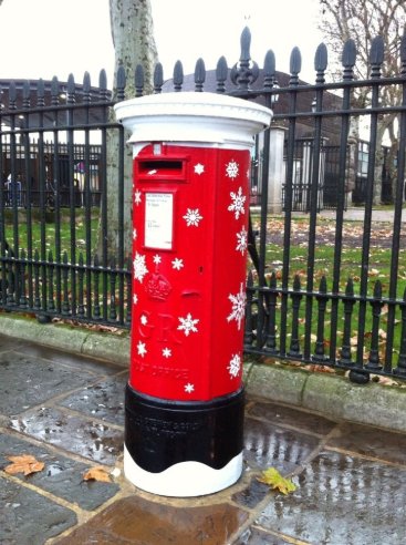 You don't need to have something to post to hear the #Greenwich <a href="/RoyalMail/">Royal Mail</a> #musicalpostbox play a tune, simply slide your hand in. It's near #GreenwichPier where the <a href="/thamesclippers/">Uber Boat by Thames Clippers</a> stop and the <a href="/CuttySark/">Cutty Sark Greenwich</a>. It's the only one in England