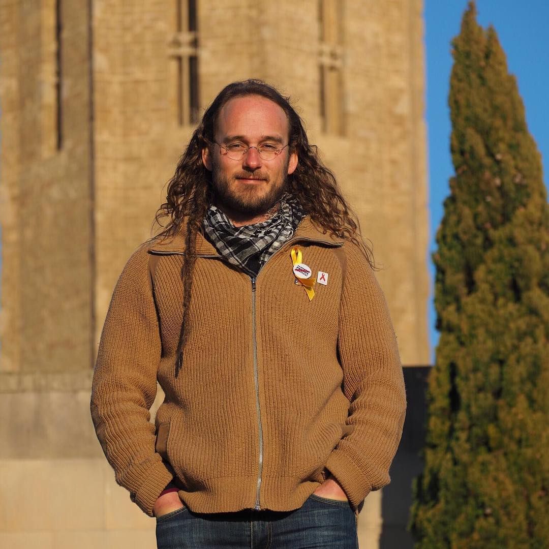 "Estava treballant a Tarragona i em va trucar el meu cap que hi havia uns guàrdia civils a la meva feina que em venien a buscar" <a href="/KBD82/">Kenneth ||★||</a> <a href="/DesAcords/">Des'Acords</a>
👉 instagram.com/p/BcSaqRpAwSt/     
📸: <a href="/onpili/">Pili Capdevila</a>