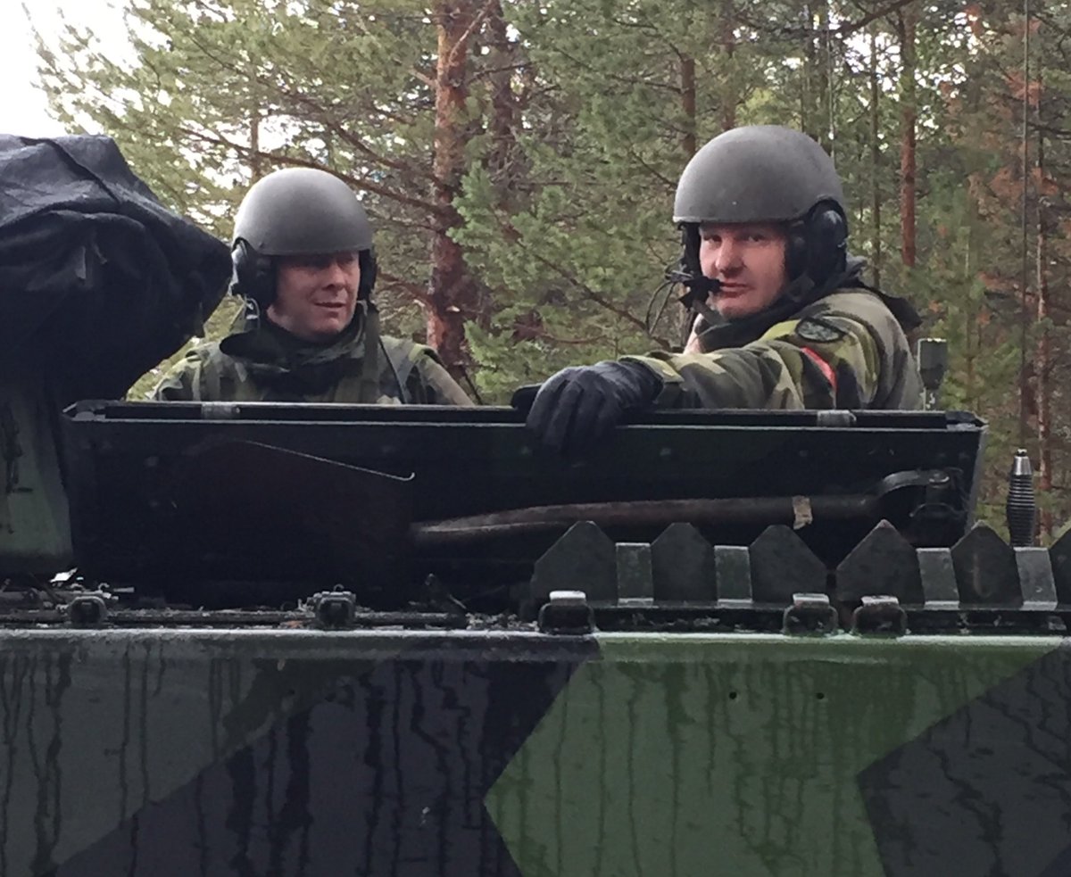 2_brigaden's tweet photo. Efter lite ledighet är brigadens verksamhet återigen igång. Bl.a. genomförs nu utvärderingar och sen kommer brigadchefen att samla sina DUC för att diskutera erfarenheter från Trident Juncture 18. https://t.co/t74bHA7Vh5