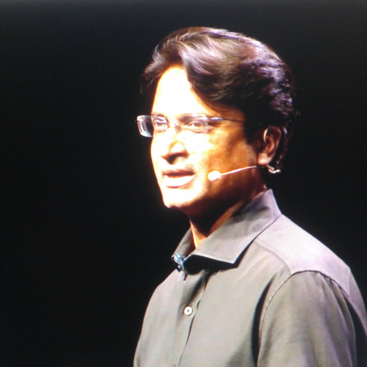 NutanixAmy's tweet photo. "We all know that you don't get fired for buying IBM, but you get promoted for buying #Nutanix." @sunilpotti drops another gem during the keynote at #NEXTConf London. https://t.co/EPsHO3D0ss