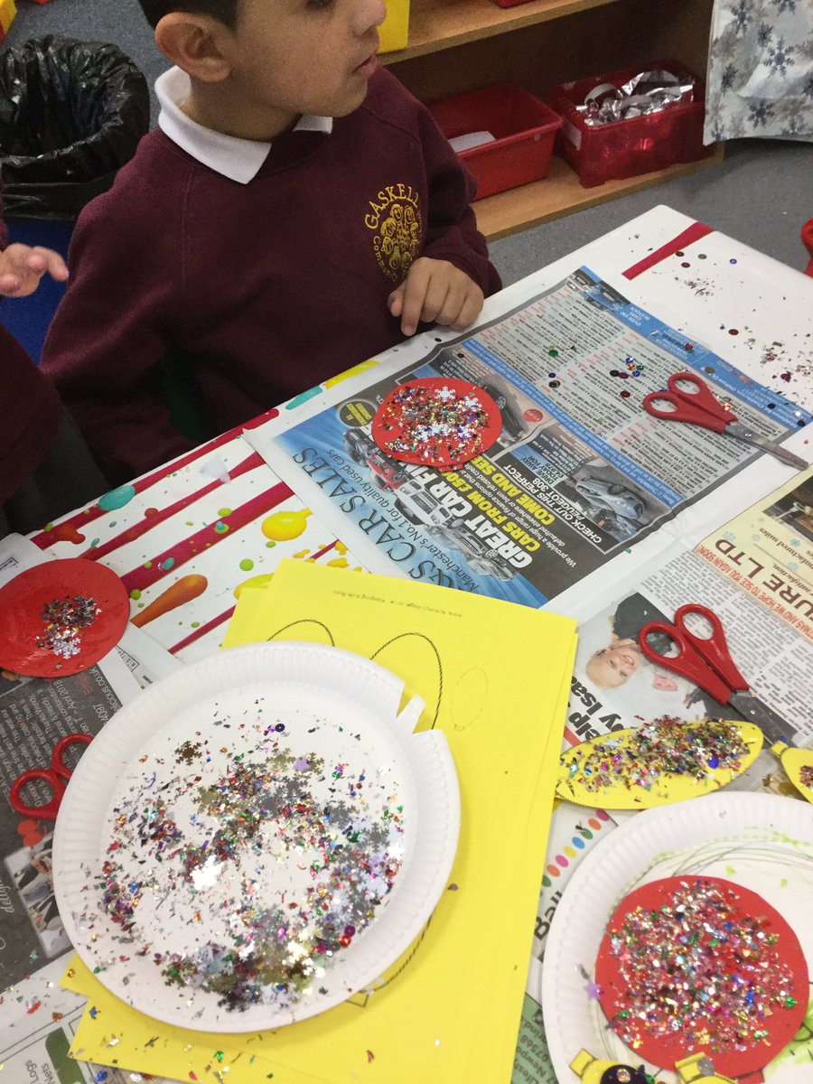 GaskellPrimary's tweet photo. More winter fun in EYFS. #EYFS #winter #snow #lotsofglitter https://t.co/vFdmq0lxKp