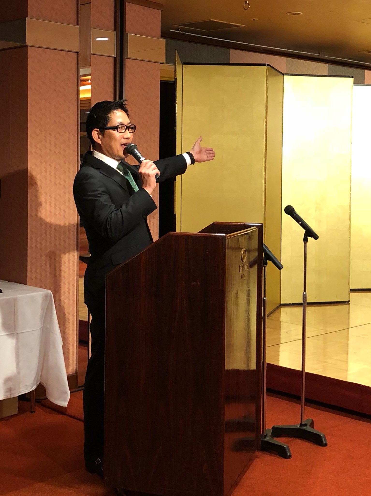 ヒルトン東京 公式 毎年恒例レジェンドレーシングドライバーズクラブのパーティーが今宵ヒルトン東京にて開催されており 私がいつも良くして頂いている伝説のレーサー高橋晴邦様より許可頂き少しご紹介 可夢偉選手 美しい競争女子のレーサーの皆様