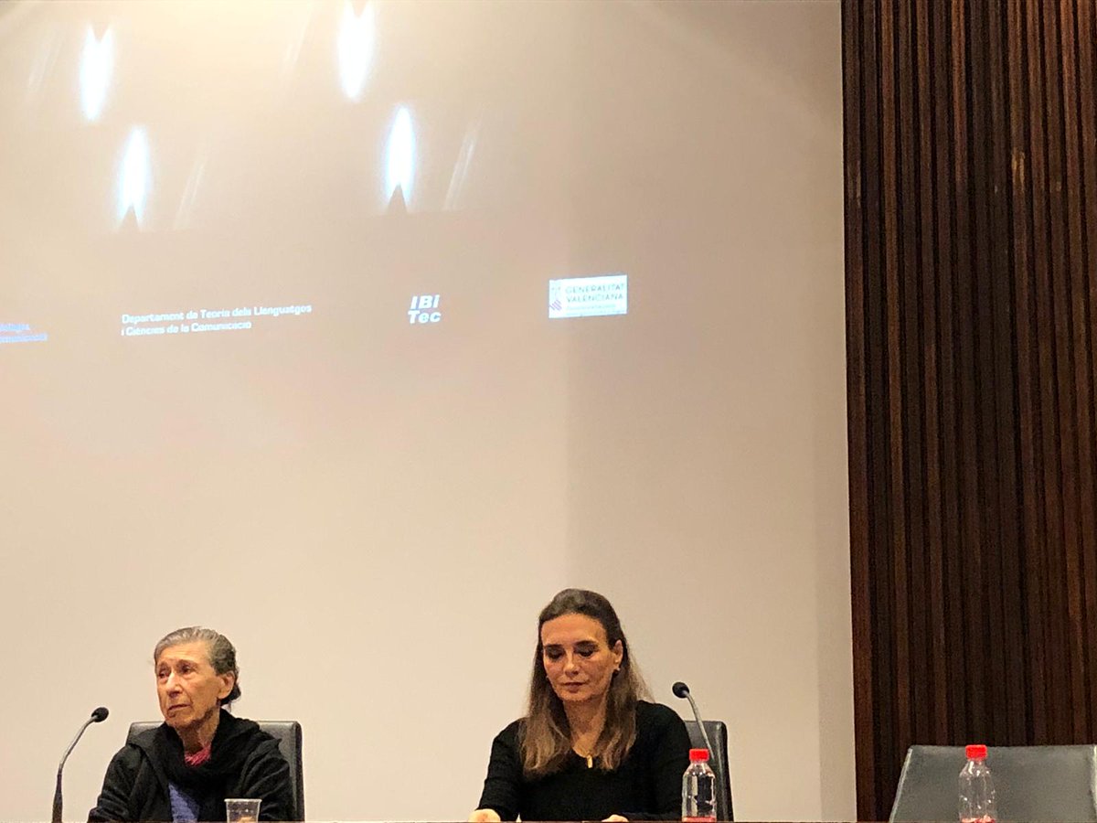 FILTRADCOMUV's tweet photo. Conferència inaugural de la segona edició del Congrés Internacional  sobre Comunicació i Biopolítica @UV_EG, a càrrec de la investigadora i  activista Silvia Federici, de la Hofstra University de Nova York. https://t.co/8mPbcibFjy