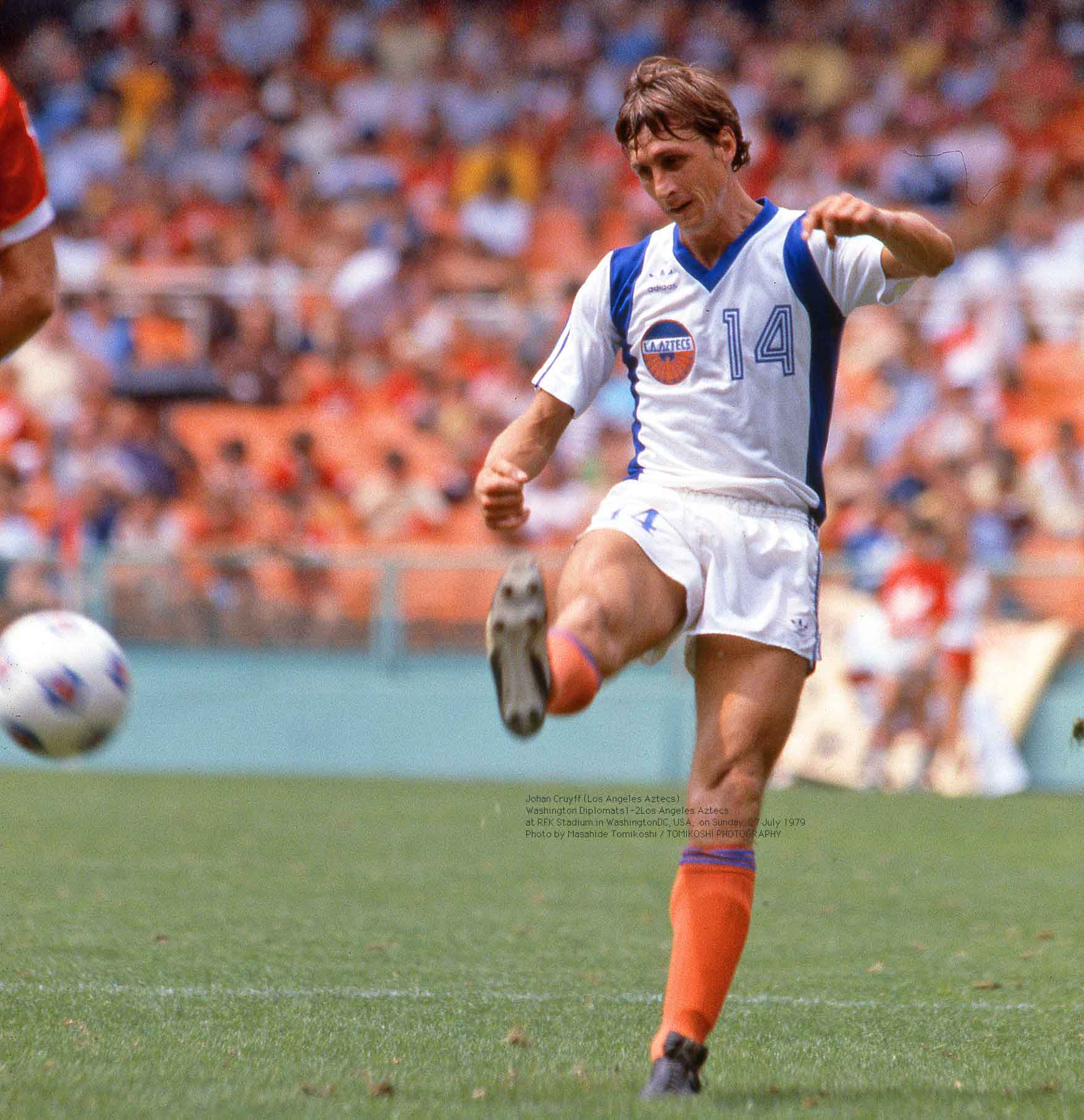 tphoto on X: Johan Cruyff (Los Angeles Aztecs) Washington Diplomats1-2Los  Angeles Aztecs at RFK Stadium in WashingtonDC, USA, on Sunday, 27 July 1979  Photo by Masahide Tomikoshi / TOMIKOSHI PHOTOGRAPHY   /