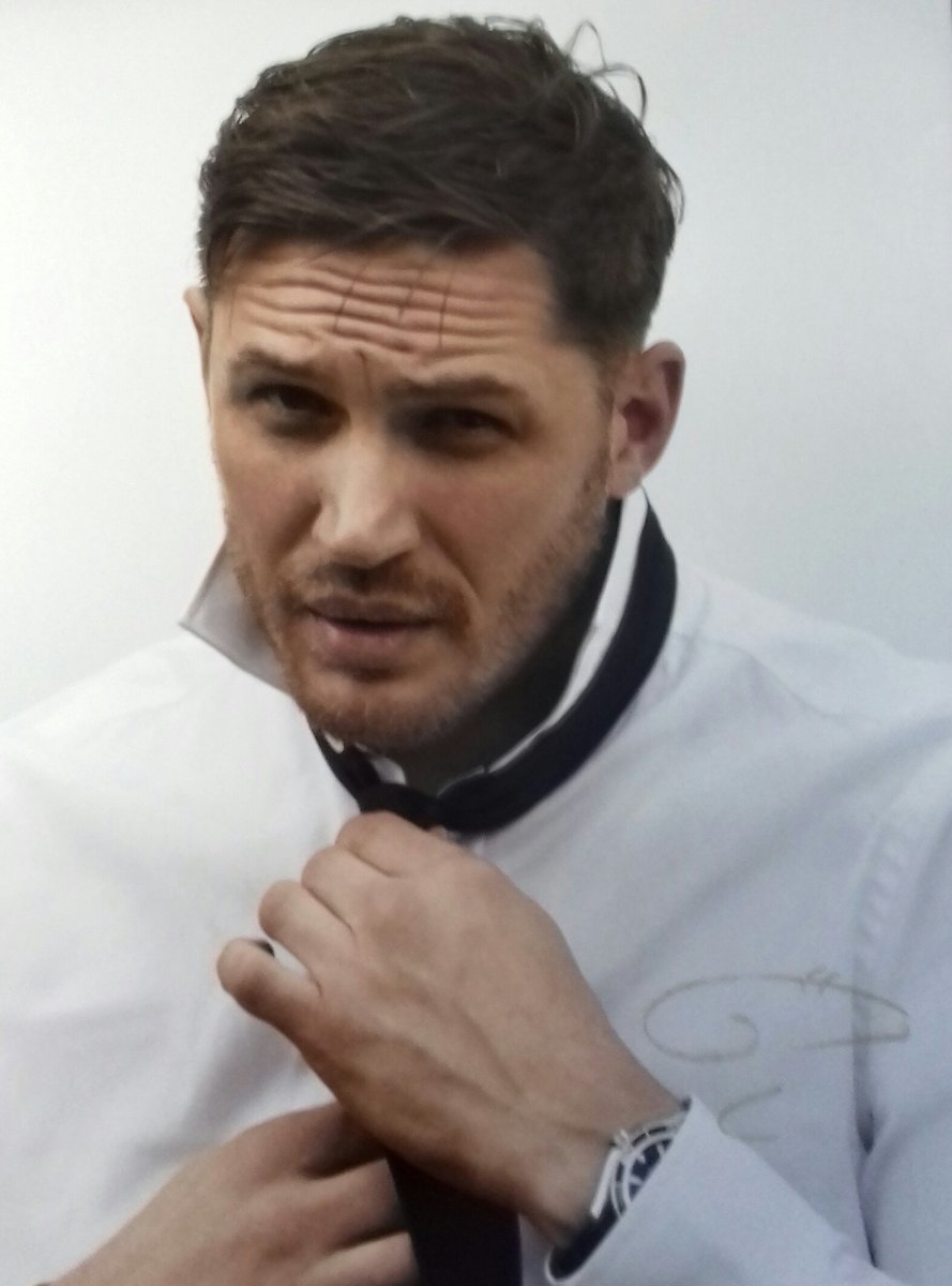 EmzTav's tweet photo. When you receive your #TomHardy autograph back written in gold pen 😀 #HappyLady @TomHardyOnline https://t.co/LSVeFtIqeL