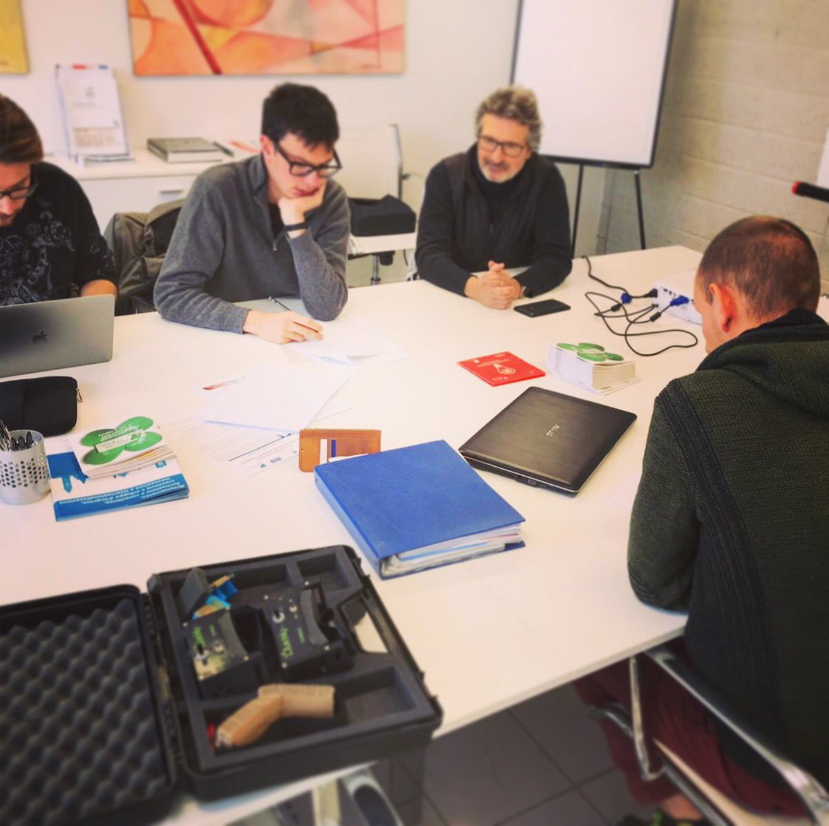 C’è sempre qualcosa di speciale quando le menti si unisconto per creare qualcosa... è quello che è successo tra il nostro team e i ragazzi dell’#accademiacarrara per il progetto #stARTup dove l’arte incontra l’innovazione... #forparkinson