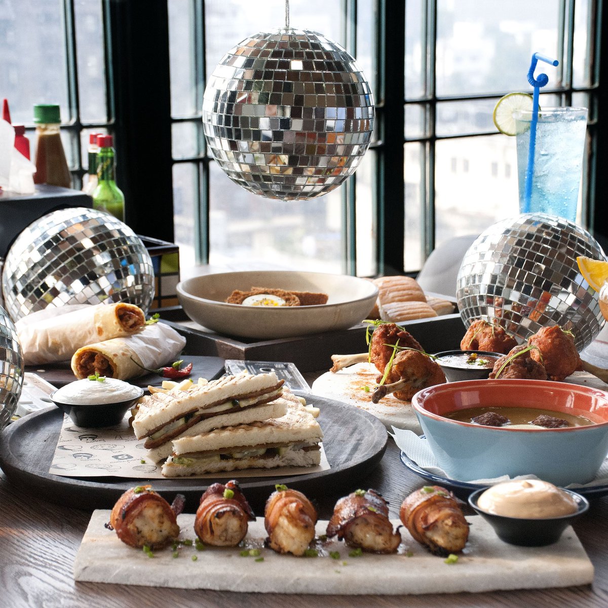 It's a feast, and we're living for it! Welcome to #ComebackWednesdays with Monkey. We play amazing hits from the 80's and indulge you in the best food you've ever had! 

Drop by today evening at 8 PM? 🕺

#80s