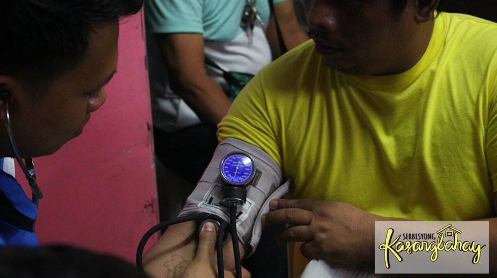 UNTV_SK's tweet photo. Bahagi ng ating public service sa araw na ito ay ang People's Day sa Pateros City Jail. Bukod sa medical services, namigay ng hygiene kits sa mga inmates ang Rotary Club of Kamuning Central.
#KDR35YearsInService https://t.co/VjOhd4ENeo
